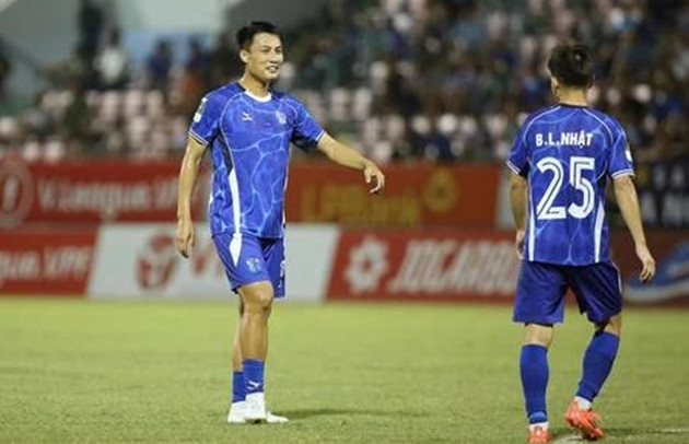 Mạc Hồng Quân chính thức tái xuất V-League trong màu áo Becamex TP.HCM