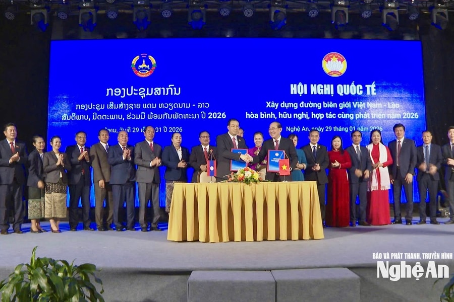 Xây dựng đường biên giới Việt Nam - Lào hòa bình, hữu nghị