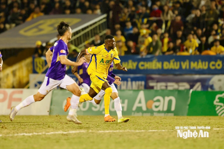 Sông Lam Nghệ An nhận thất bại nặng nề trước Hà Nội FC