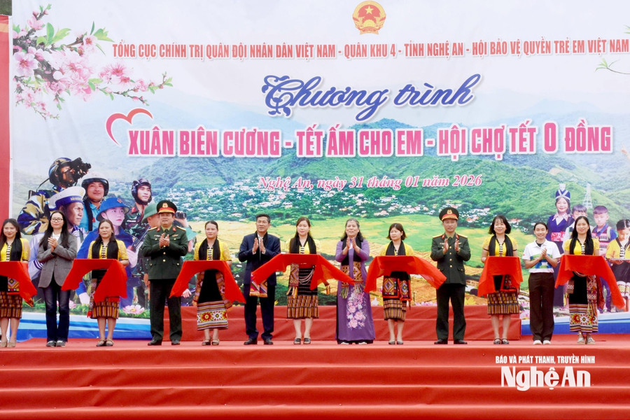 Ấm áp ‘Xuân biên cương - Tết ấm cho em - Hội chợ Tết 0 đồng’ tại Nghệ An
