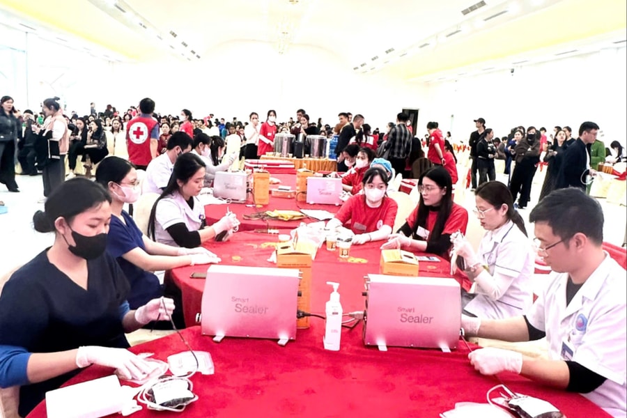 Hàng nghìn người tham gia hiến máu tại Ngày hội "Chủ nhật đỏ" lần thứ 18