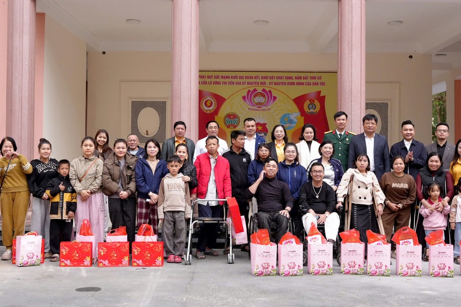 Chương trình 'Xuân ấm Nghệ An' trao 100 suất quà Tết cho người yếu thế ở Cửa Lò