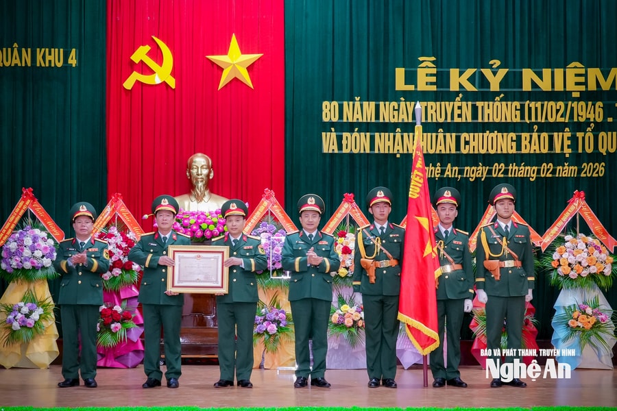 Trường Quân sự Quân khu 4 kỷ niệm 80 năm thành lập và đón nhận Huân chương Quân công hạng Ba