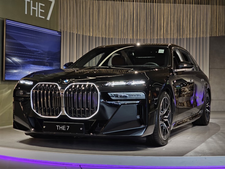 BMW X7 G67: Tùy chọn sơn hai tông màu và nội thất hạng nhất cạnh tranh Rolls-Royce