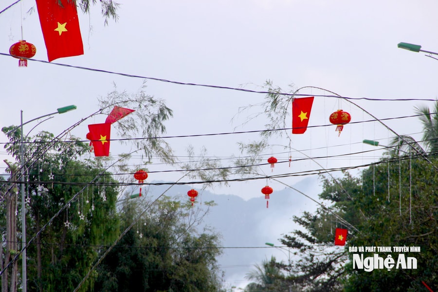 Hiểm họa tai nạn điện khi dựng cây nêu Tết