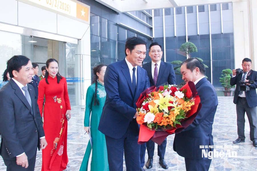 Đồng chí Hoàng Nghĩa Hiếu tiếp đón đoàn các tỉnh Sa Vẳn Na Khẹt, Khăm Muộn, Xiêng Khoảng, nước bạn Lào chúc Tết tỉnh Nghệ An