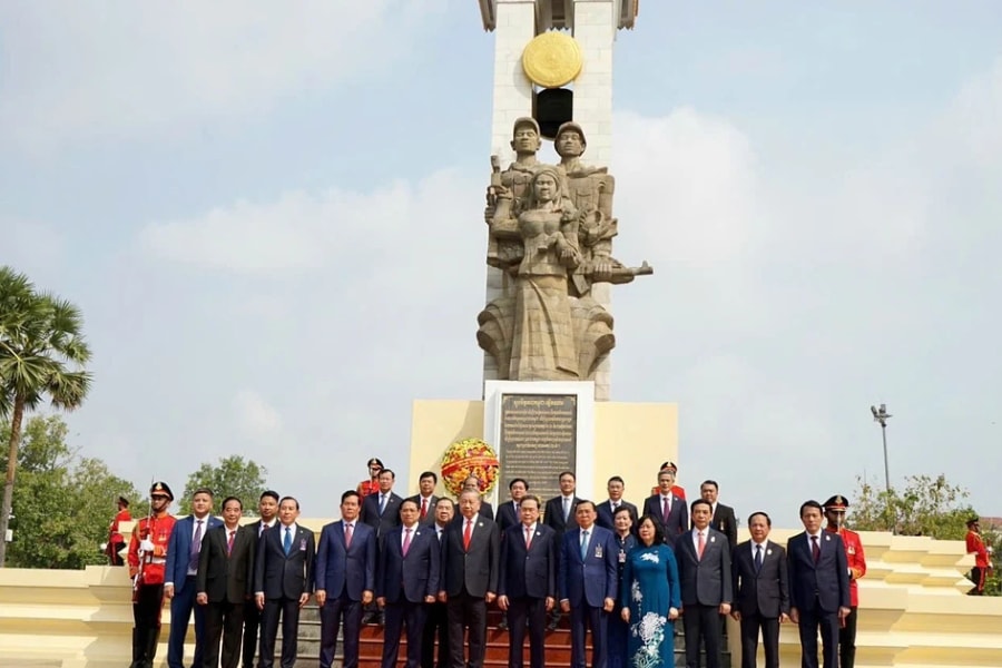 Tổng Bí thư Tô Lâm đặt vòng hoa tại Đài Độc lập, Đài tưởng niệm cố Quốc vương Norodom Sihanouk, Đài Hữu nghị Campuchia-Việt Nam tại Phnom Penh