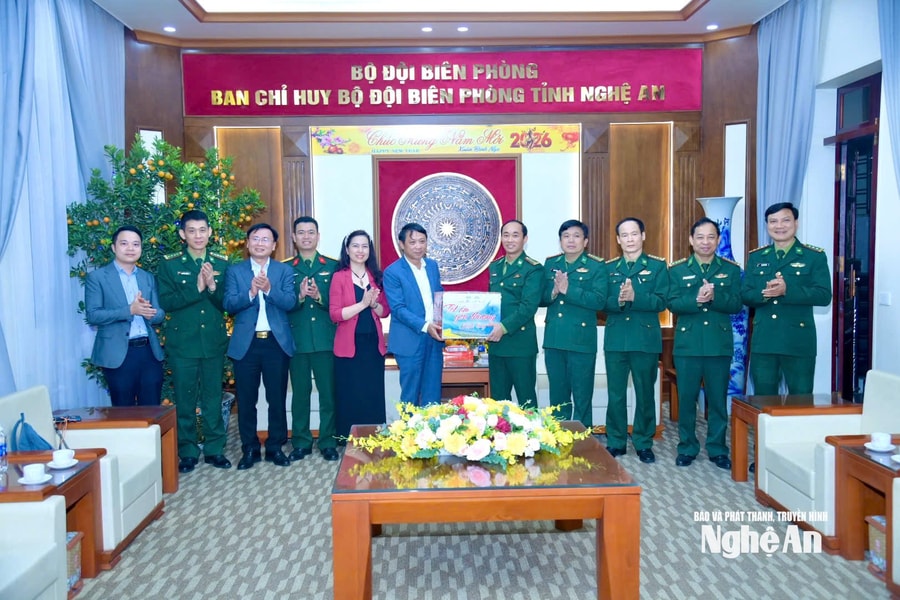 Đoàn công tác Tạp chí Cộng sản thăm, chúc Tết tại Ban Chỉ huy Bộ đội Biên phòng Nghệ An