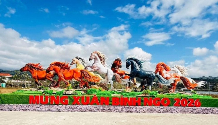 Tết 2026: Chiêm ngưỡng dàn linh vật ngựa độc đáo khắp mọi miền Tổ quốc