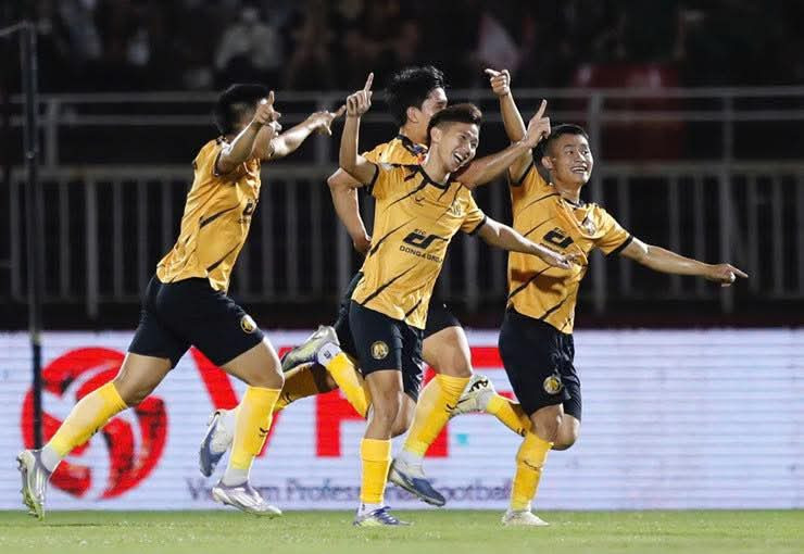 Tuyển thủ Lào Damoth Thongkhamsavath lập cú đúp, Thanh Hóa hạ gục Công an TPHCM 2-1