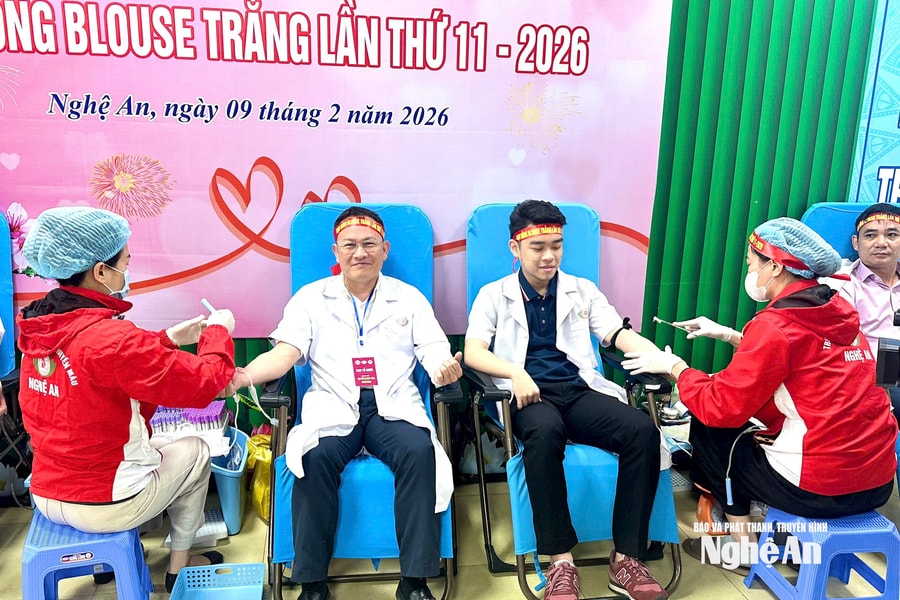 Hơn 1.300 đơn vị máu được tiếp nhận trong Ngày hội "Giọt hồng Blouse trắng"