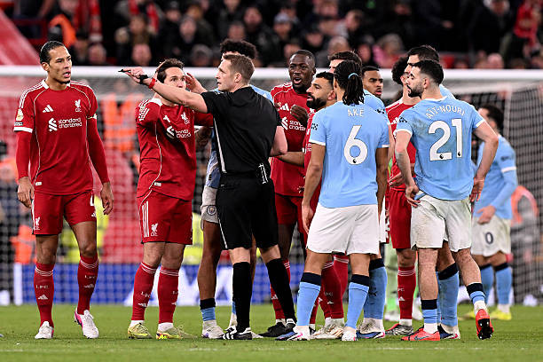 Liverpool gục ngã trước Man City tại Anfield: Sai lầm cá nhân và thực tế tàn khốc