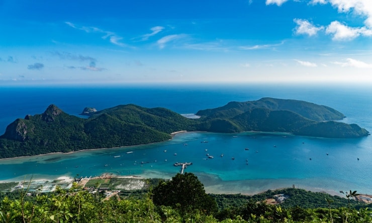 7 trải nghiệm Tết độc đáo khắp Việt Nam: Từ lễ canh thức Côn Đảo đến làng đá Cao Bằng