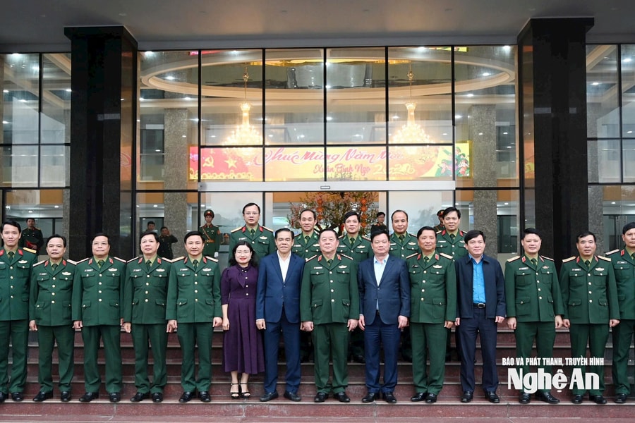 Đại tướng Nguyễn Trọng Nghĩa thăm, chúc Tết Bộ Tư lệnh Quân khu 4, tỉnh Nghệ An và Hà Tĩnh