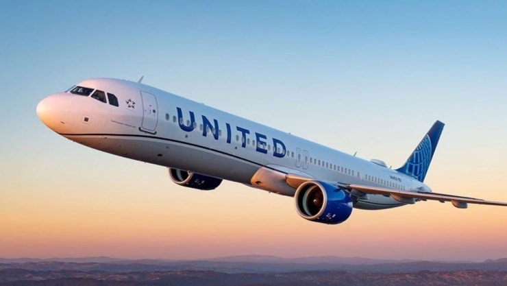 United Airlines: Hành động nhân văn của nam tiếp viên với khách lỡ chuyến gây bão mạng