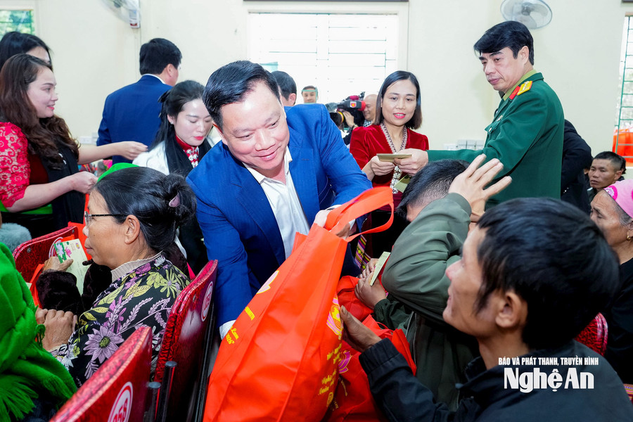 'Dân là gốc': Từ quyết sách đến lòng dân