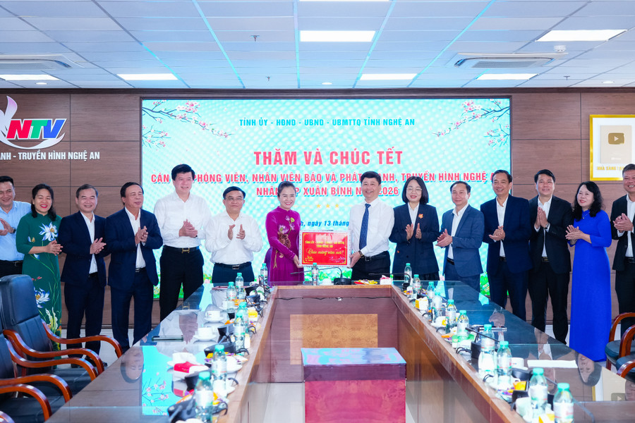 Phó Bí thư Tỉnh ủy Võ Thị Minh Sinh chúc Tết các cơ quan, đơn vị