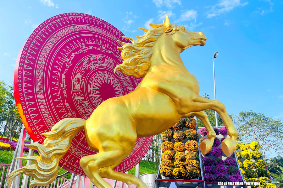 Nghệ An chính thức ra mắt linh vật ngựa vàng đón Tết Bính Ngọ 2026