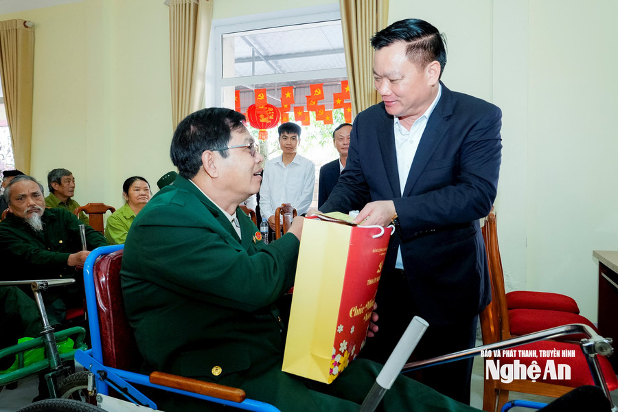 Bí thư Tỉnh ủy Nguyễn Khắc Thận thăm, chúc Tết Bộ đội Biên phòng và các thương, bệnh binh