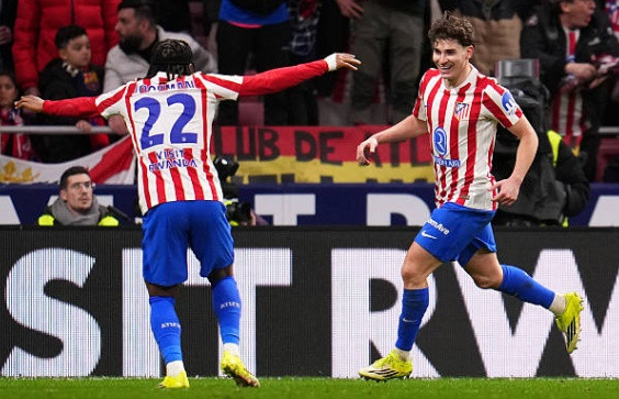 Atletico Madrid 4-0 Barcelona: Julian Alvarez và Lookman vạch trần tử huyệt của Hansi Flick