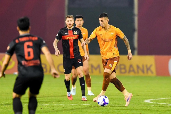 HAGL thắng Ninh Bình 2-1: Sự hồi sinh ấn tượng và bóng ma trụ hạng V-League