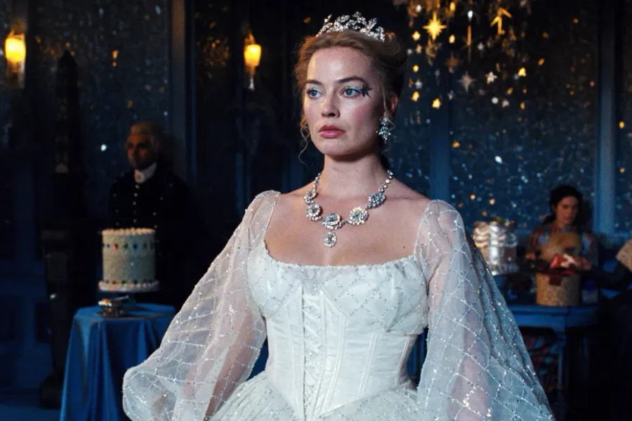 Phim Đồi gió hú của Margot Robbie đứng đầu phòng vé Mỹ với 11 triệu USD ngày ra mắt