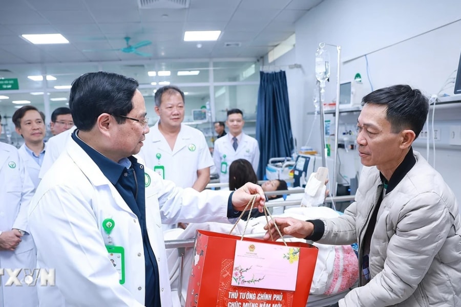 Thủ tướng chúc Tết, kiểm tra công tác ứng trực của ngành Y tế tại Hà Nội