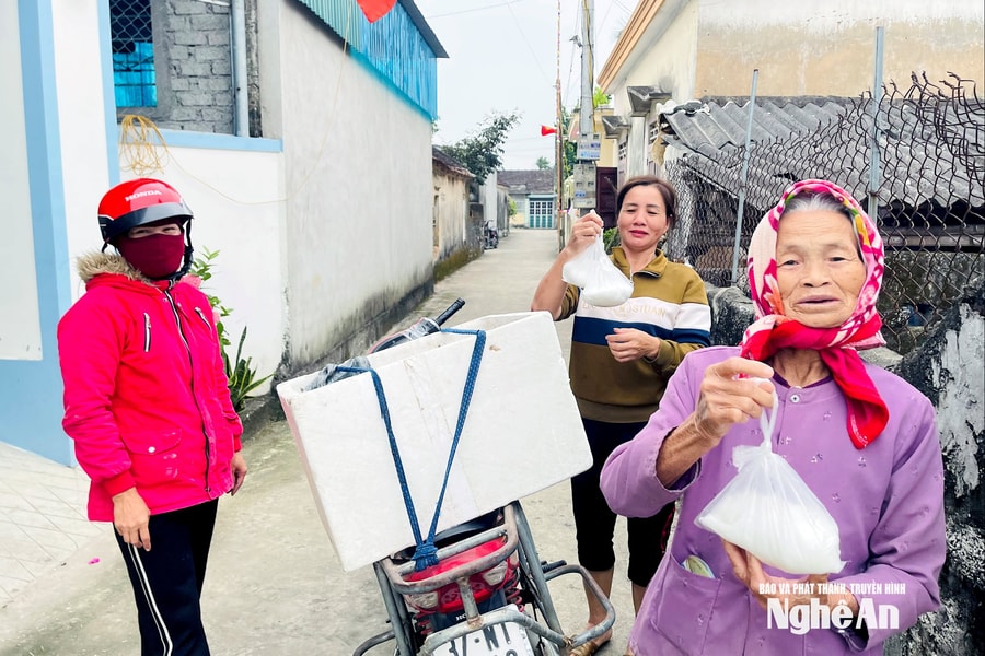 Đầu năm mua muối - Nét đẹp truyền thống giữ vị mặn nghĩa tình