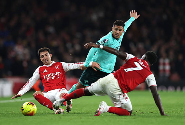Arsenal hành quân đến Molineux: Cảnh giác bẫy tử thần từ đội bét bảng Wolves