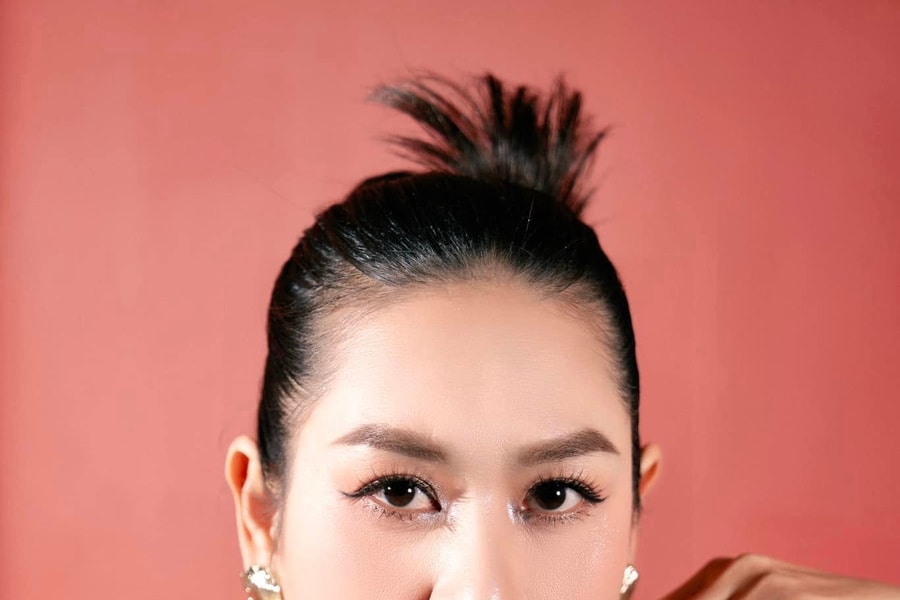 Diễn viên Hà Hương: Ký ức giọt nước mắt tuổi 16 và nguyên tắc giữ nếp nhà suốt 20 năm