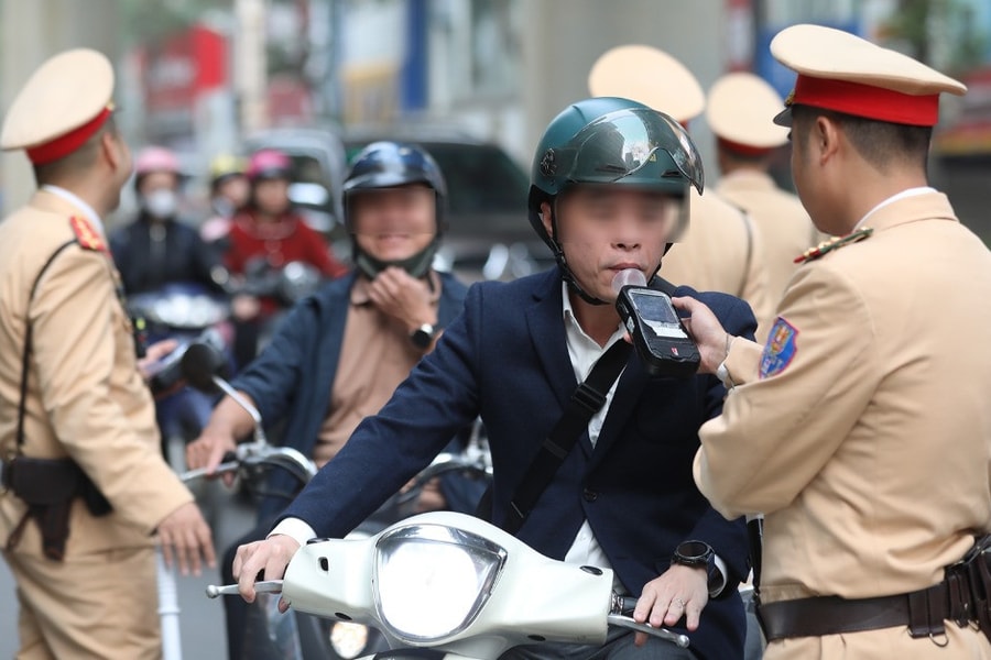 CSGT xử phạt hơn 2.800 tài xế vi phạm nồng độ cồn trong mùng 2 Tết