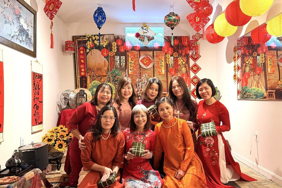 Xuân theo người xa quê