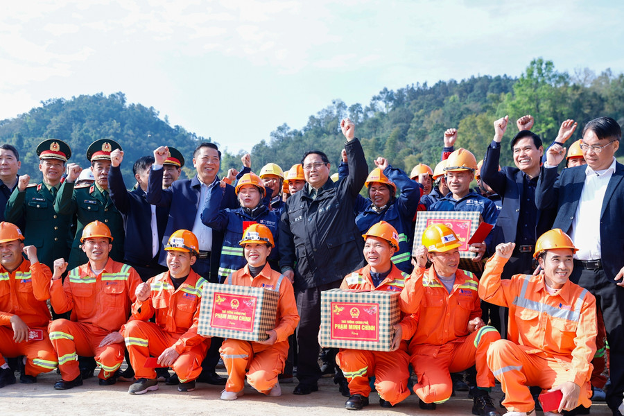 Thủ tướng khảo sát thi công cao tốc Đồng Đăng - Trà Lĩnh trong ngày mồng 4 Tết