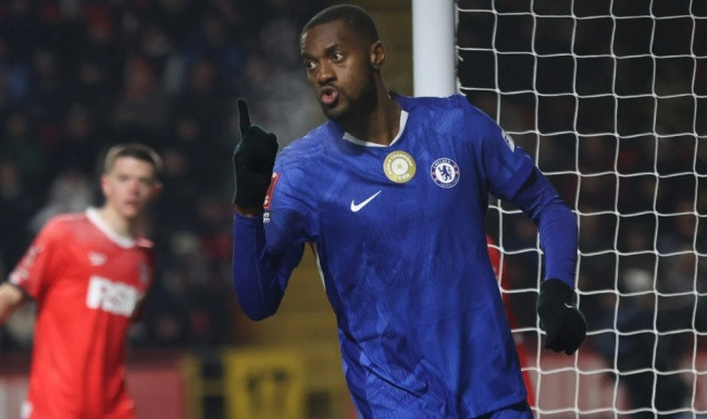 Tosin Adarabioyo và bài toán hàng thủ Chelsea trước cuộc tái đấu Burnley tại Stamford Bridge