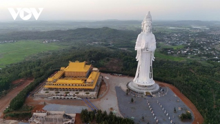 Quảng Ngãi: Chiêm bái tượng Phật Quan Âm 125m cao nhất Đông Nam Á tại chùa Minh Đức
