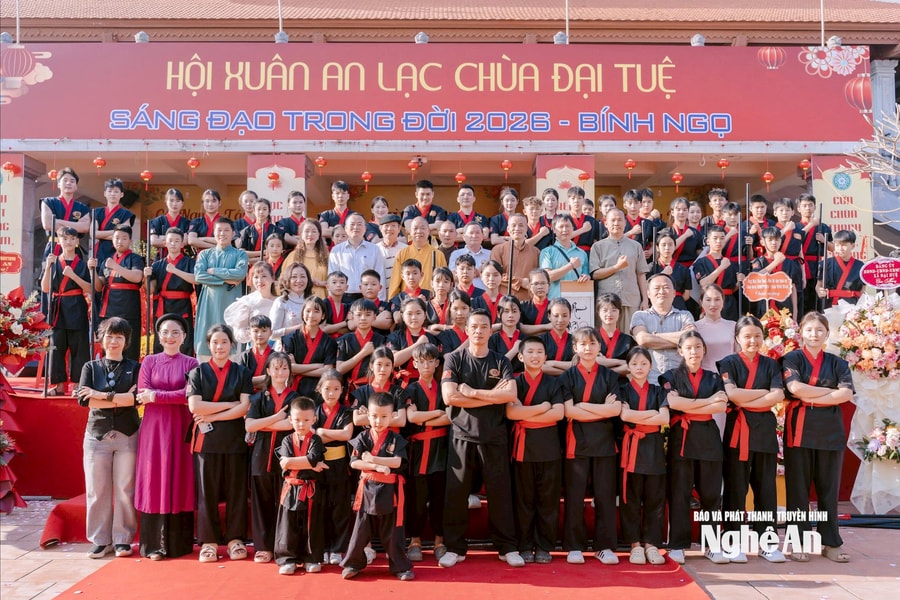 Dấu ấn võ thuật cổ truyền và nét vẽ Phật Mẫu tại Hội Xuân an lạc