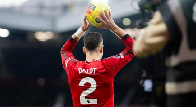 Diogo Dalot lột xác dưới thời Michael Carrick: Sự trỗi dậy của hậu vệ phải số một Man Utd