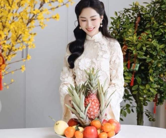 Hoa hậu Đặng Thu Thảo trổ tài bày mâm ngũ quả và hé lộ không gian Tết hào môn