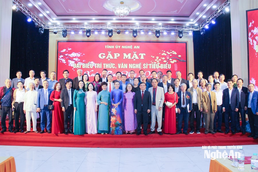 Tỉnh ủy Nghệ An gặp mặt đại biểu trí thức, văn nghệ sĩ tiêu biểu đầu Xuân Bính Ngọ 2026