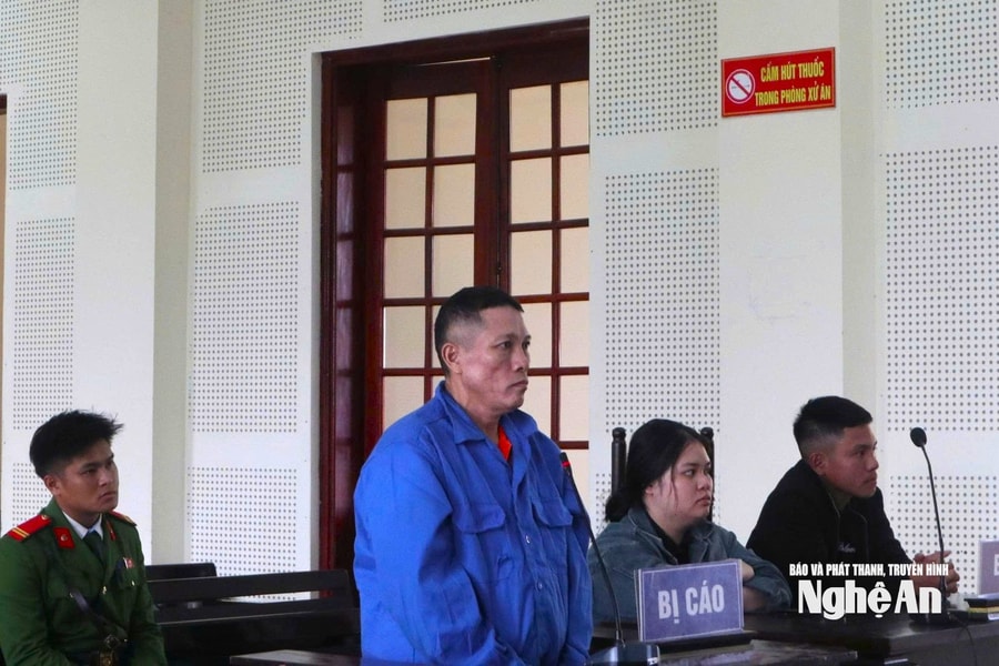 Mâu thuẫn tiền bạc, chồng đâm vợ tử vong, lĩnh 12 năm tù