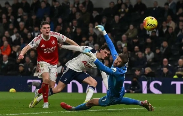 Viktor Gyokeres lập cú đúp giúp Arsenal đè bẹp Tottenham 4-1 tại Derby Bắc London