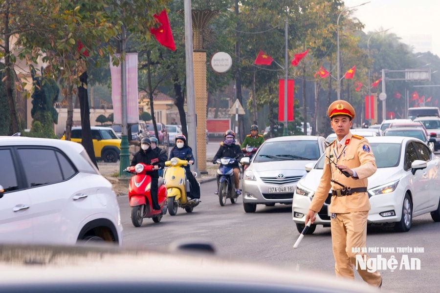 Siết chặt xử phạt người điều khiển phương tiện mô tô, xe máy vi phạm