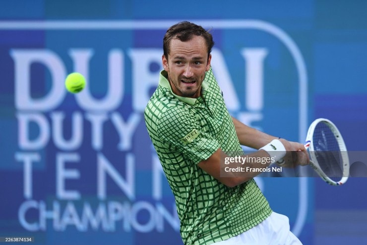 Daniil Medvedev đánh bại hạt giống số 1 Auger Aliassime để vào chung kết Dubai Open