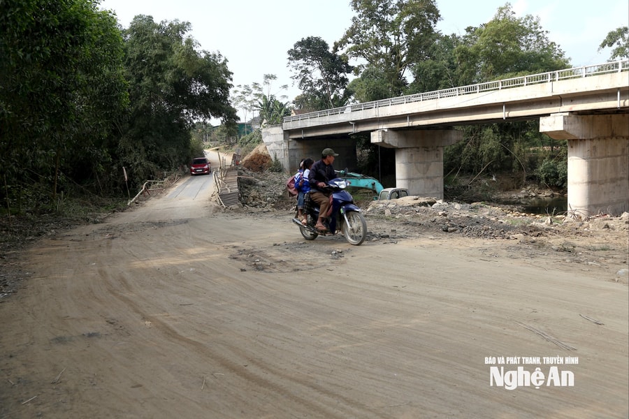 Đẩy nhanh tiến độ thi công tuyến đường Thung Mòn - Đồng Lau