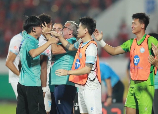 Nam Định ngược dòng đánh bại Ninh Bình 3-2 trong trận cầu rượt đuổi tỷ số kịch tính