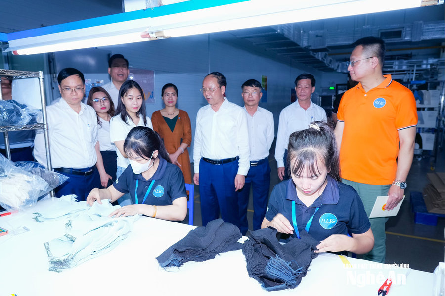 Phó Chủ tịch Thường trực UBND tỉnh kiểm tra sản xuất tại các Khu công nghiệp