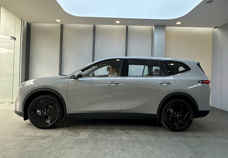 VinFast VF MPV 7: Xe điện 7 chỗ thực dụng cho gia đình với chi phí lăn bánh từ 770 triệu đồng