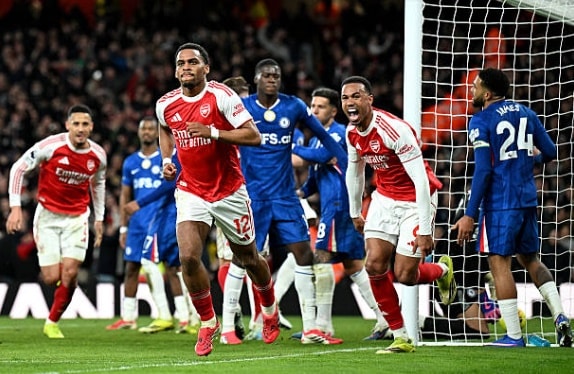 Arsenal hạ Chelsea 2-1: "Vũ khí" phạt góc giúp Pháo thủ xây chắc ngôi đầu