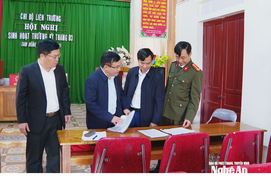 Đoàn công tác tỉnh Nghệ An kiểm tra việc chuẩn bị bầu cử tại xã Sơn Lâm, Cát Ngạn, Tam Đồng