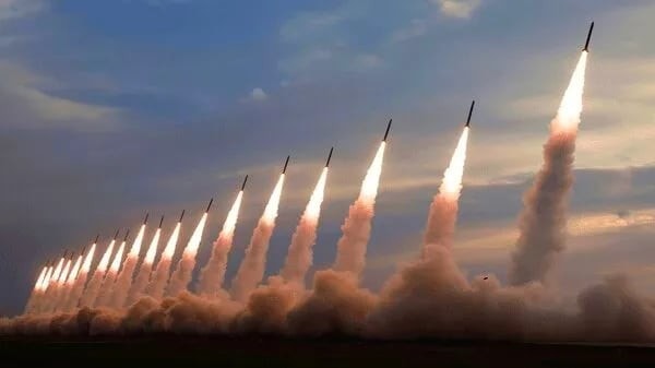 Iran phóng 40 tên lửa tấn công các căn cứ quân sự của Mỹ và Israel